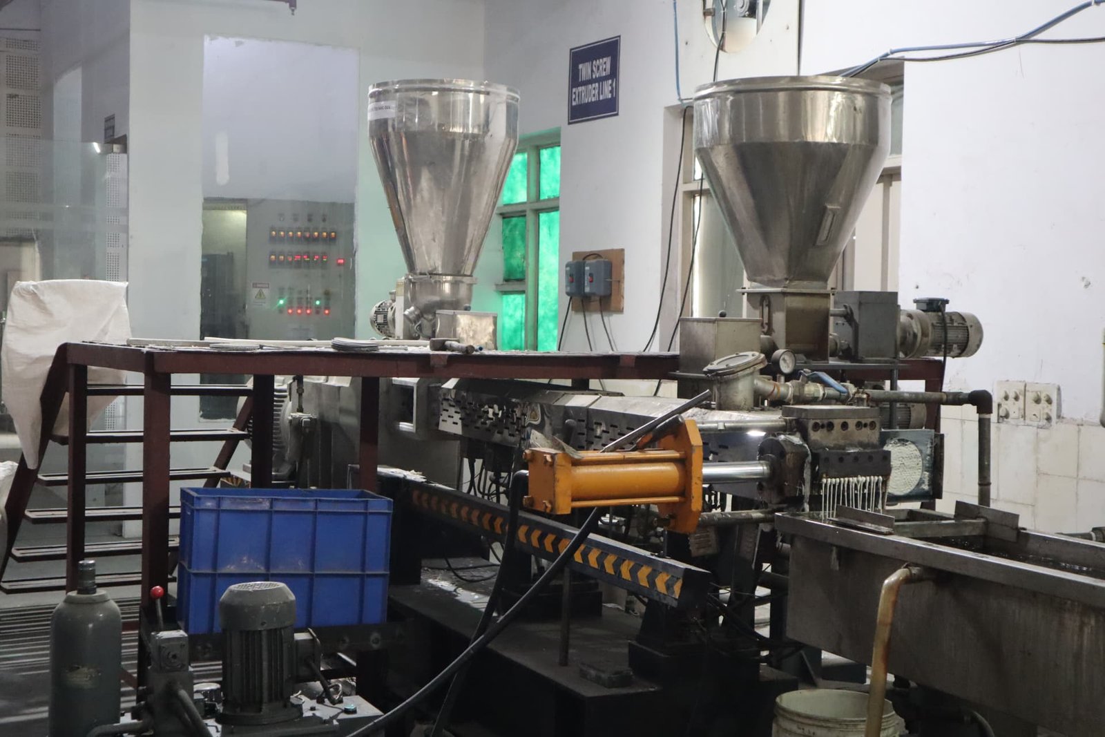 Material processing and extrusion line inside a Deshwal plant